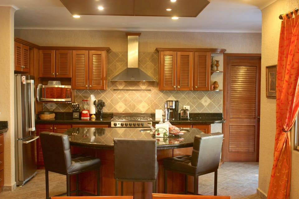 Fully equipped kitchen with Ice Maker