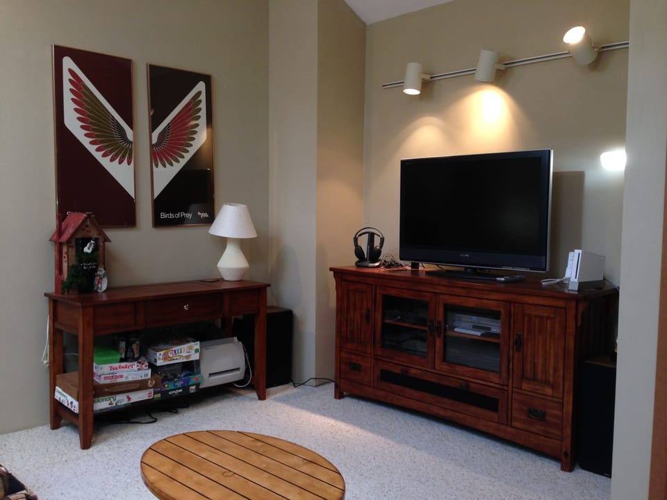 Flat Screen TV, Stereo, Movies and Games in loft