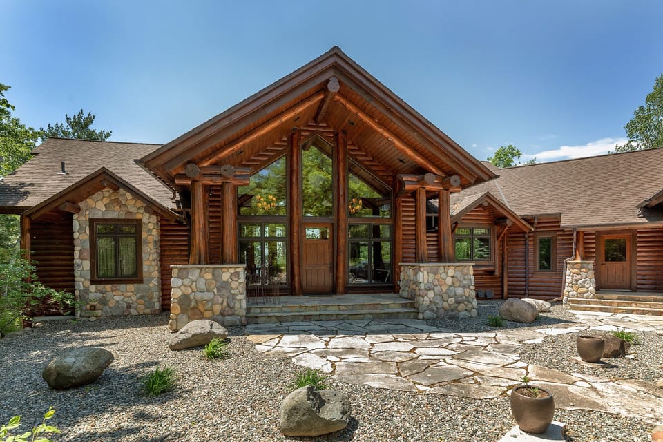 Front of Blackwater Lodge.