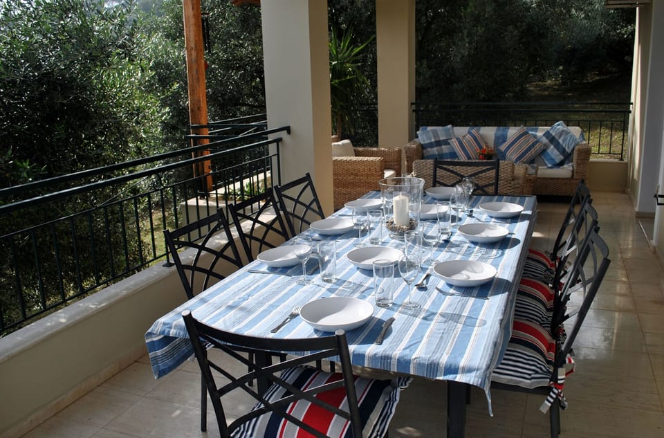 Outdoor dining room