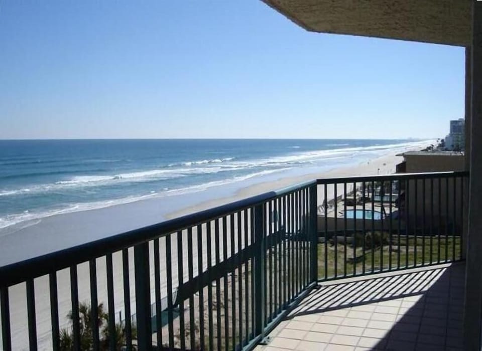 Balconey looking south outside the living room