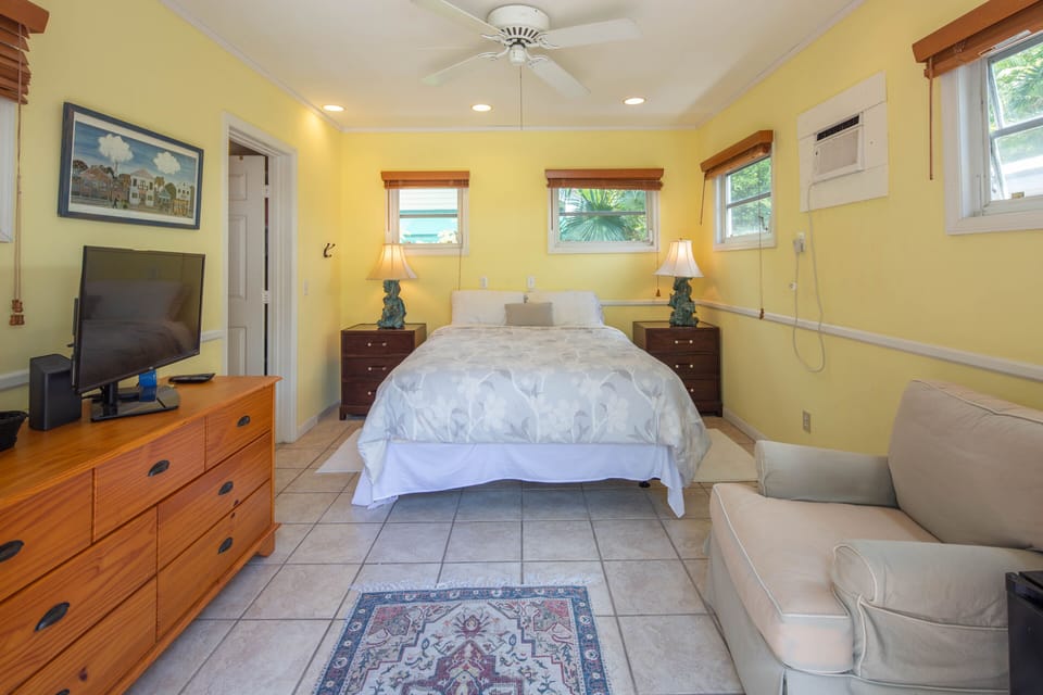 The cottage has a queen sized bed, A/C, ceiling fan, and flat screen smart TV