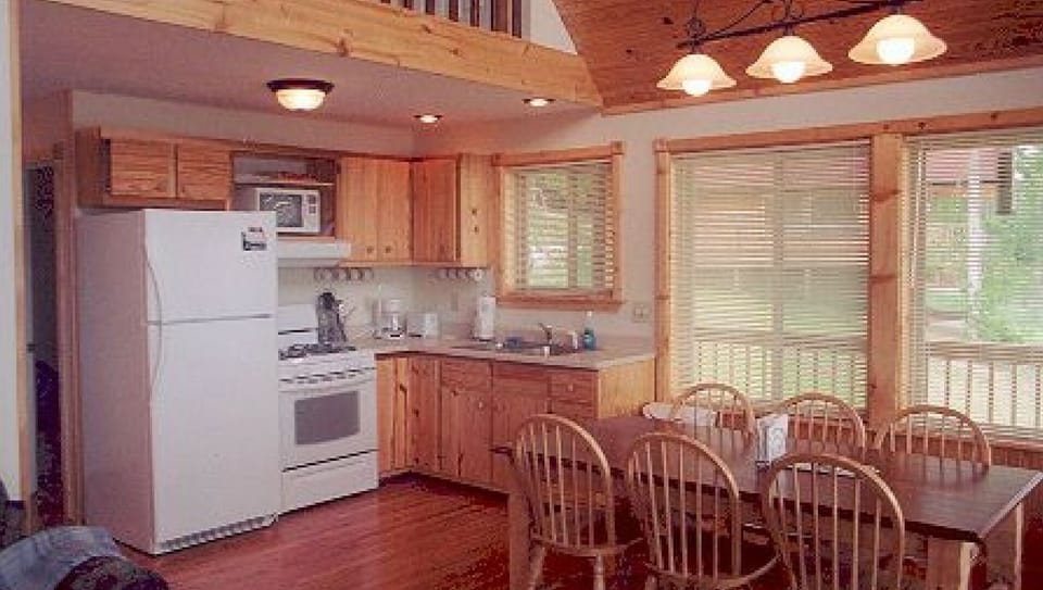 Modern, fully equipped kitchen.