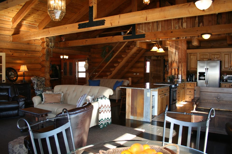 Open floor plan with lots of seating.