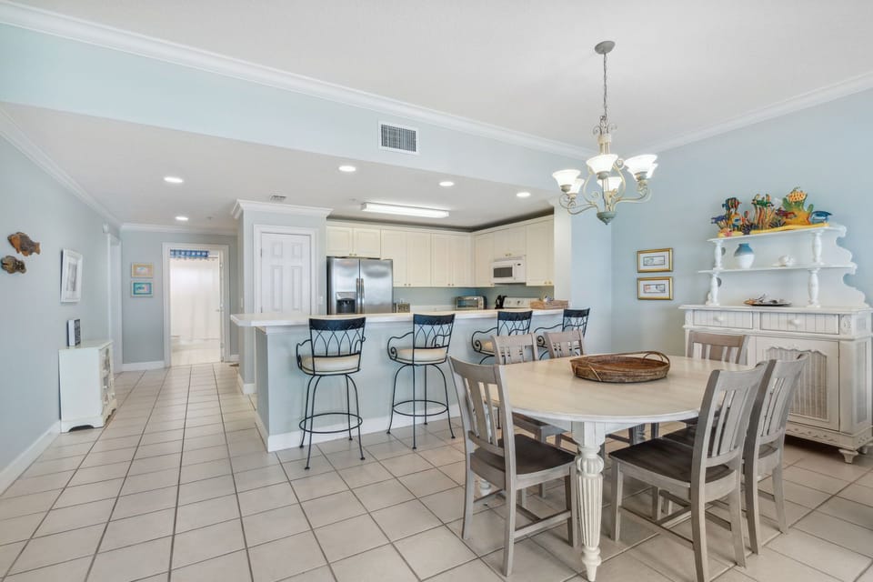 Dining Area with Seating for Six at the Table and Four at the Counter