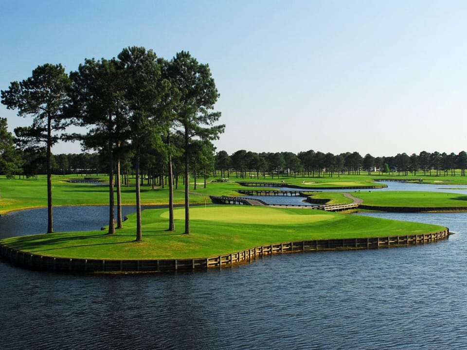 Man of War golf course, one of many courses in the area