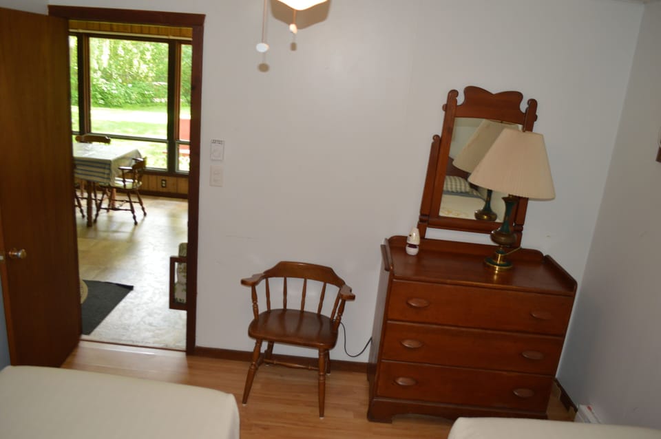 Cottage #3 twin bedroom
