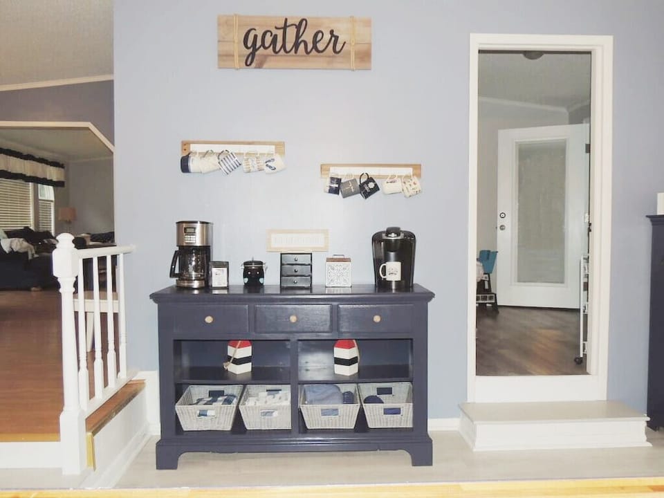 Coffee Bar!! Keurig, drip coffee