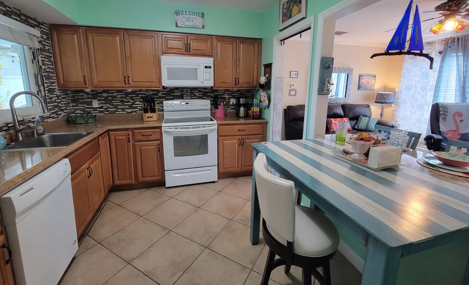 Dining area for 5.  Fully equipped kitchen, microwave, dishwasher, fridge.