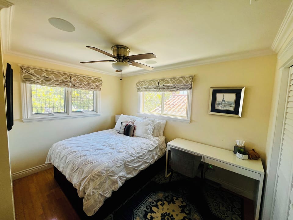 Queen bedroom 1 with private bathroom