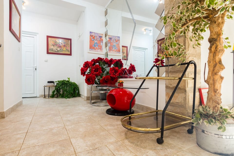 You also have access to the use of a sauna and cosmetic salon.