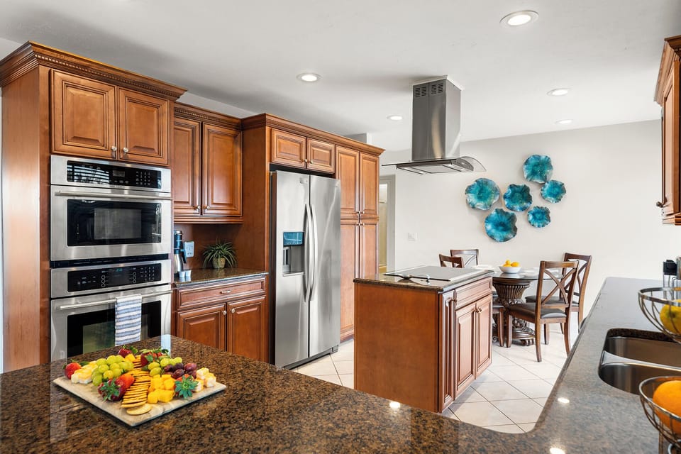Stainless steel, granite and Keurig, Vitamix & Breville appliances