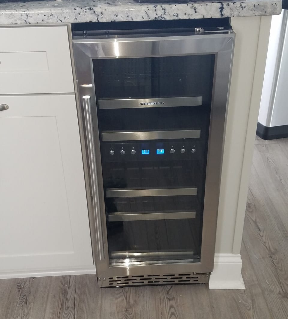 Wine refrigerator