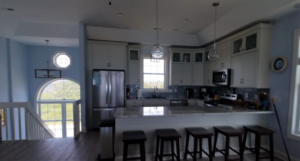 Newly renovated kitchen,  Third Level new appliances, granite ect...