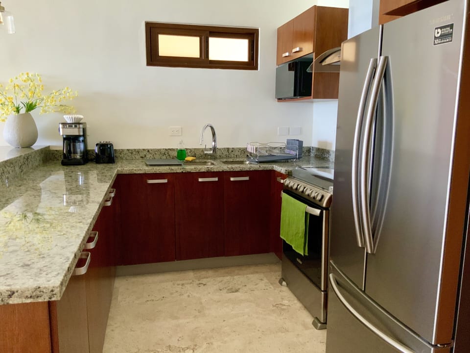 Fully equipped kitchen.