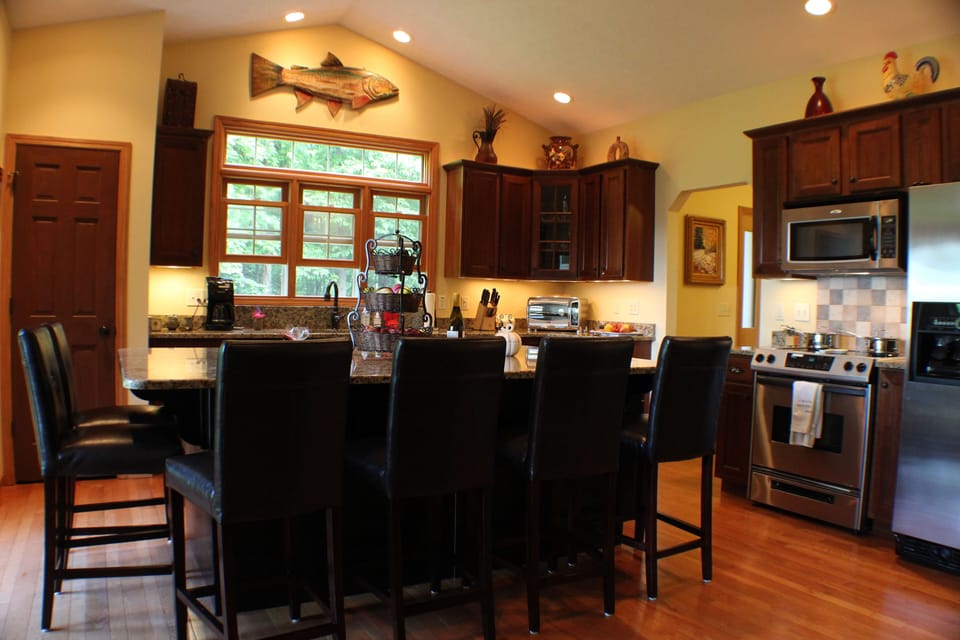 Lovely gourmet kitchen 