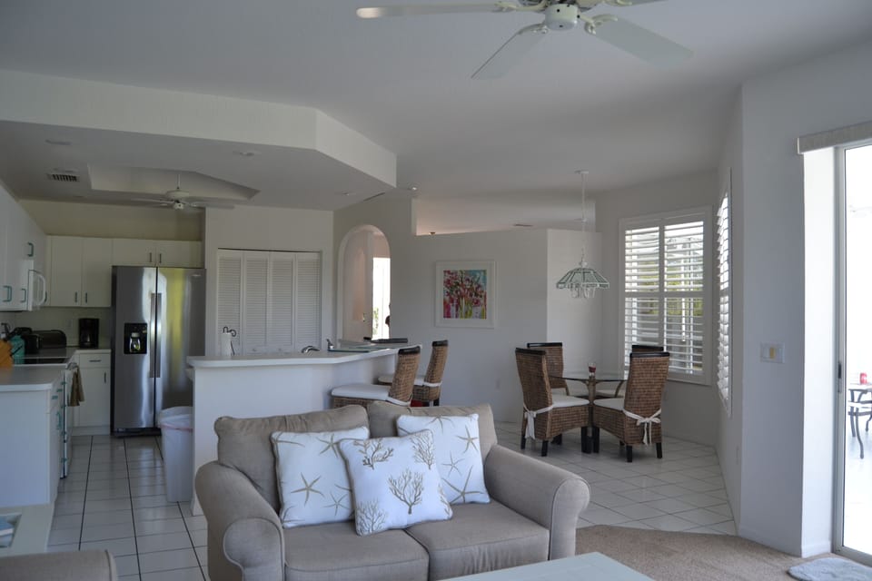Kitchen & Dining Area 