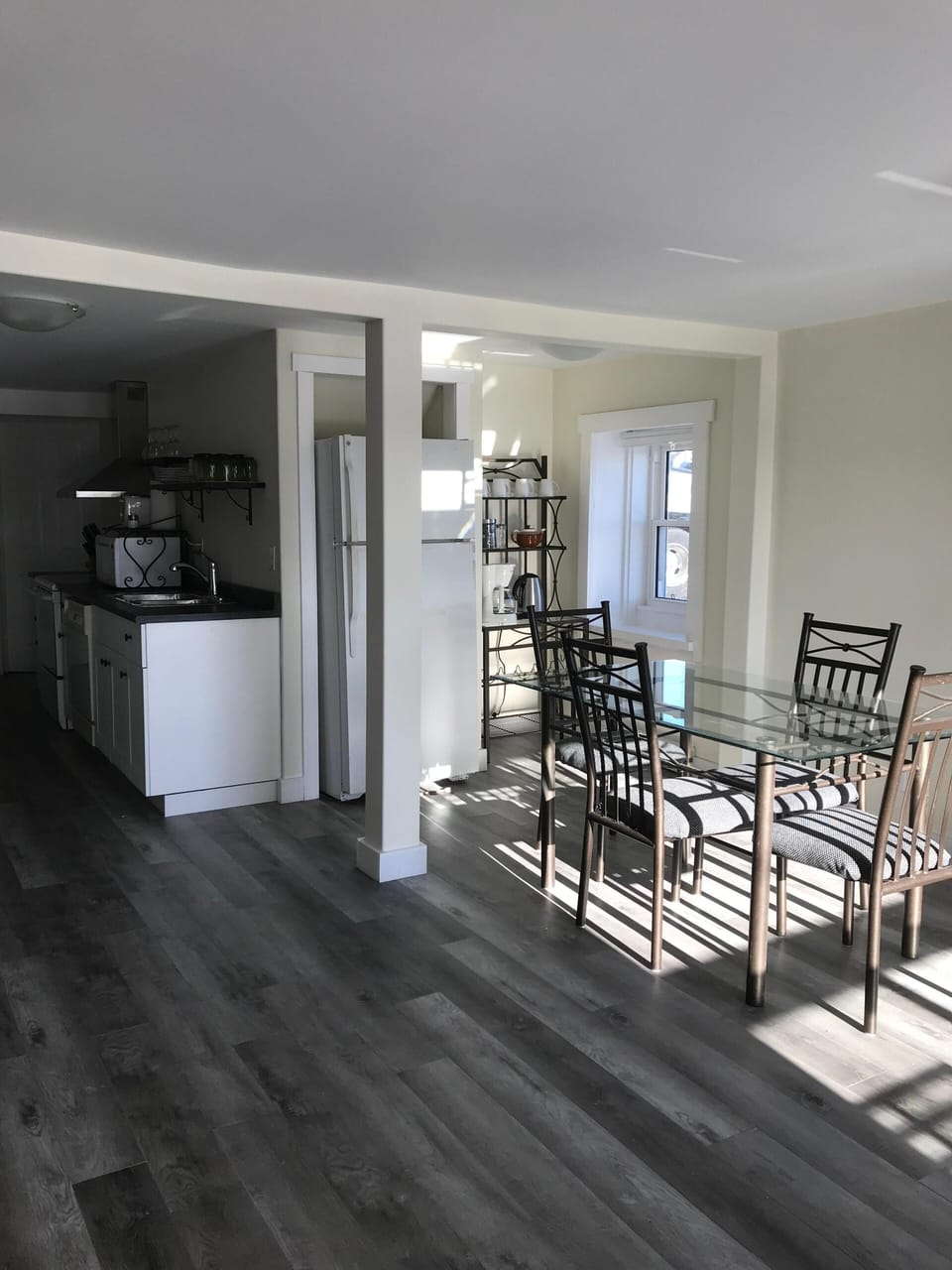 Dining Area and looking into kitchen 