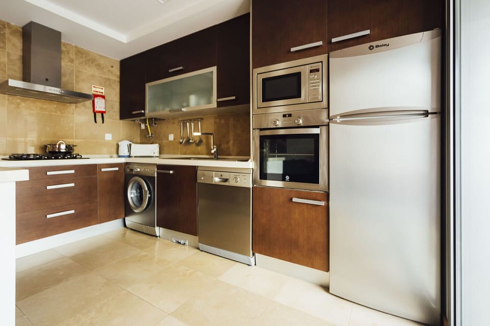 Holiday apartment with 2 bedrooms, 1 bedroom with double bed and 1 bedroom with two single beds, equipped kitchen shared pool located 10 minutes walk from the beach.