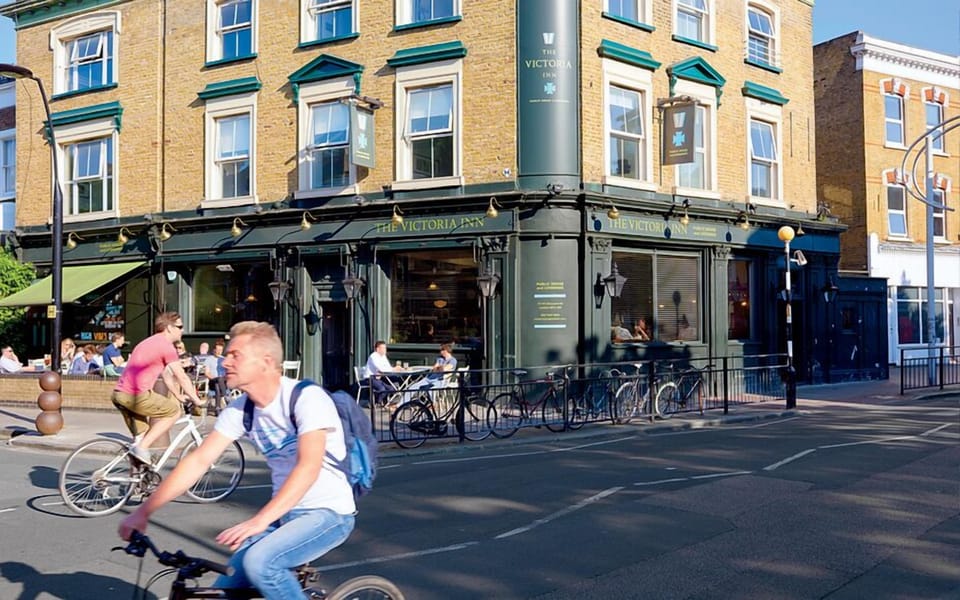 Fashionable Bellenden Rd is nearby with great pubs like the Victoria Inn.