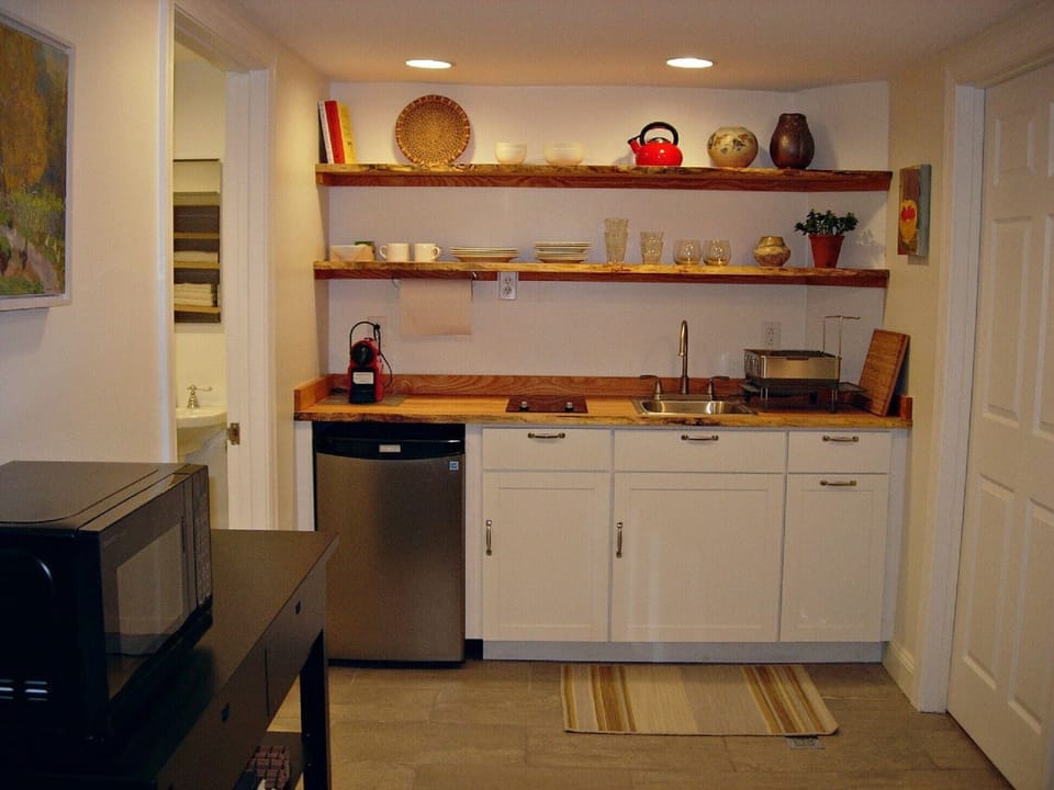 Kitchenette with Nespresso machine at the ready. Coffee and tea provided.