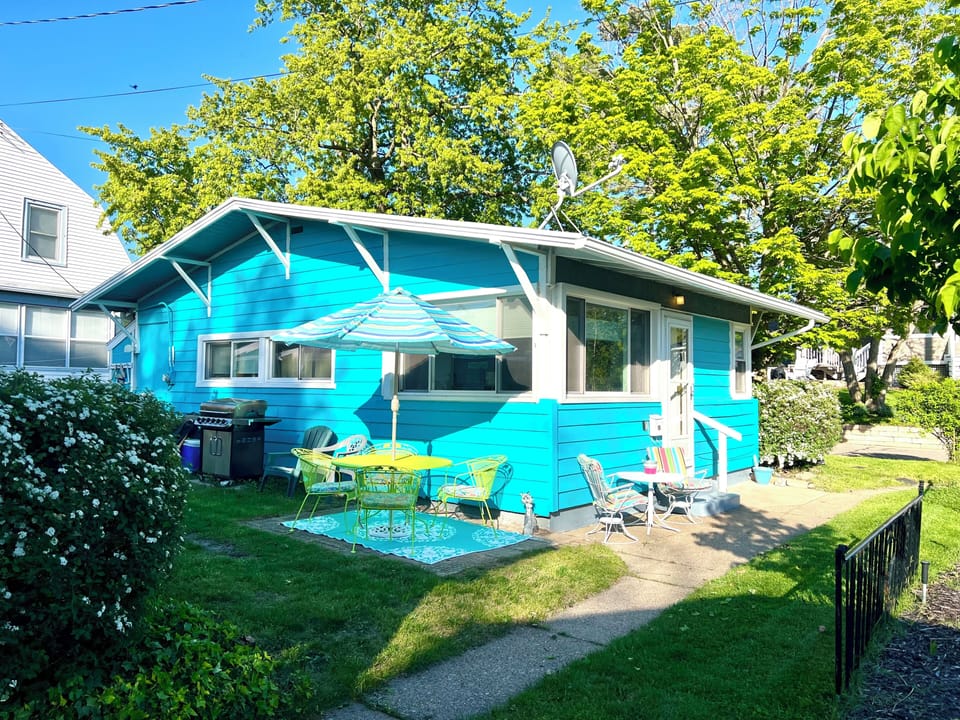 Cottage with Patio tables, Umbrella, and Gas Barbecue Grill