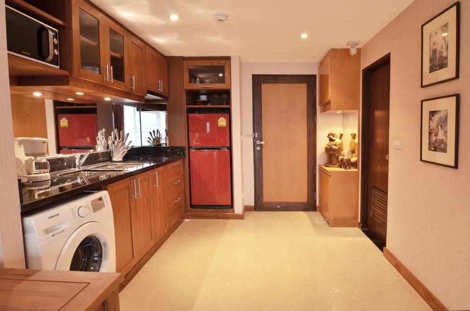 large full kitchen