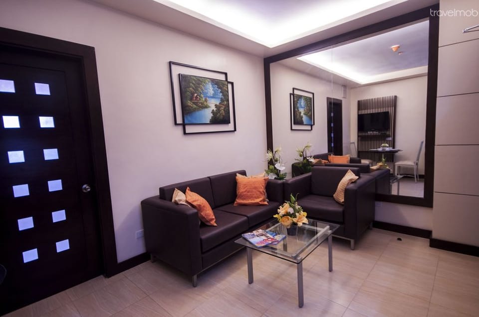 1 Bedroom Suites (with shower only)