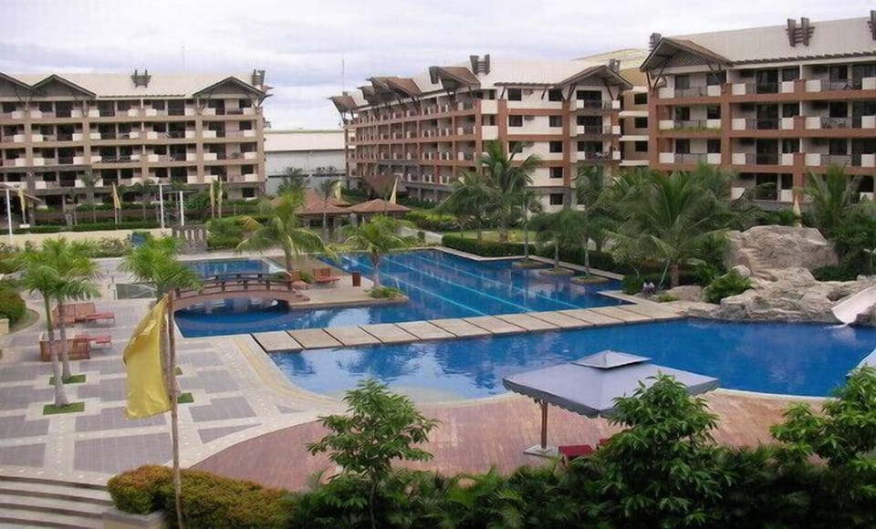 Artsy RESORT+FREEAirpTra - ALABANG!