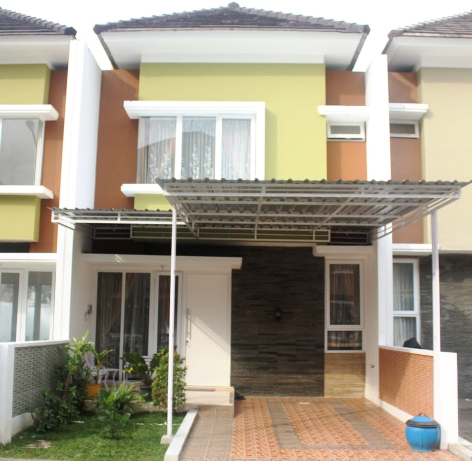 Tampak Depan