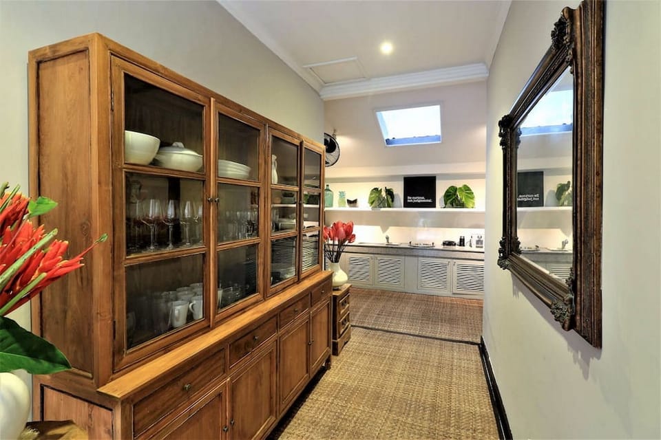 Bloom 4 Bed Villa, near beach, Seminyak;