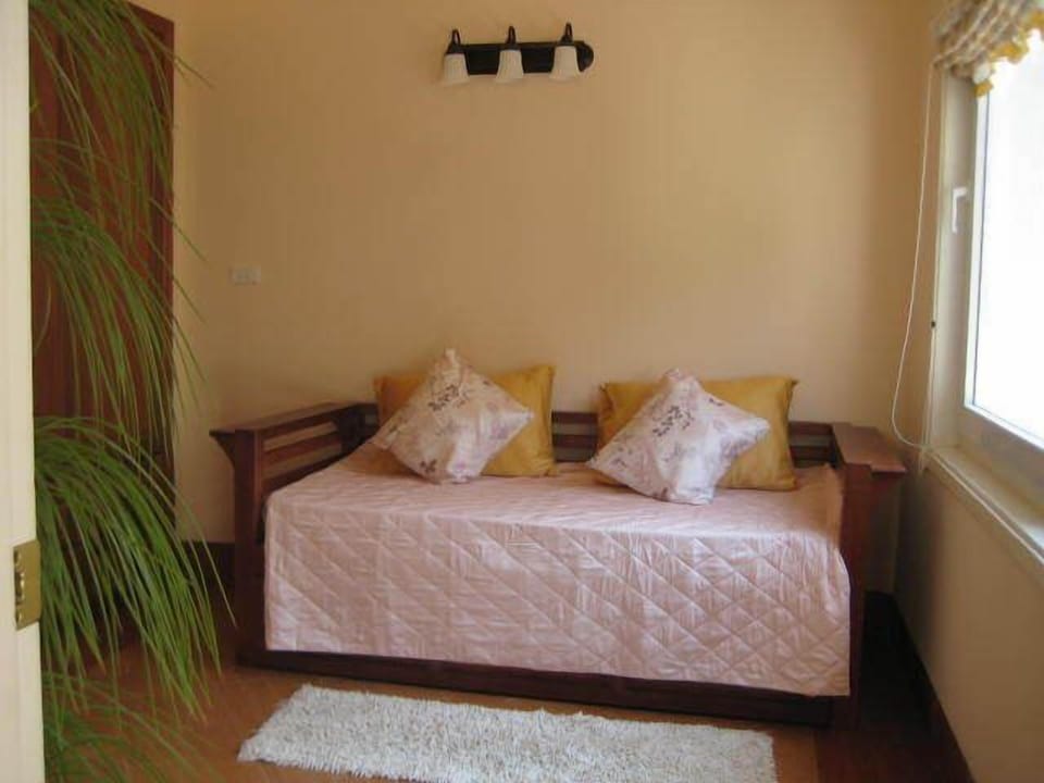 Second bedroom with trundel twin-bed