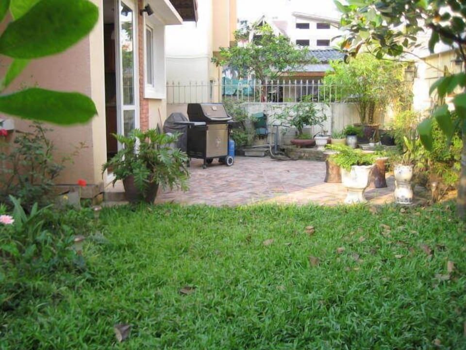 Cozy backyard with a Weber gas BBQ. with ample sitting room