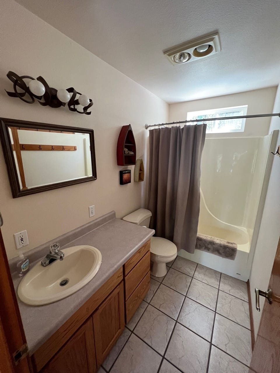 Upstairs bathroom 