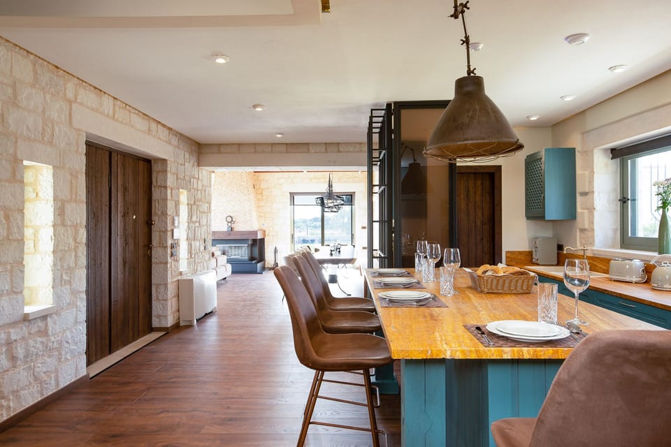 Fully equipped kitchen on the first floor (pool level)