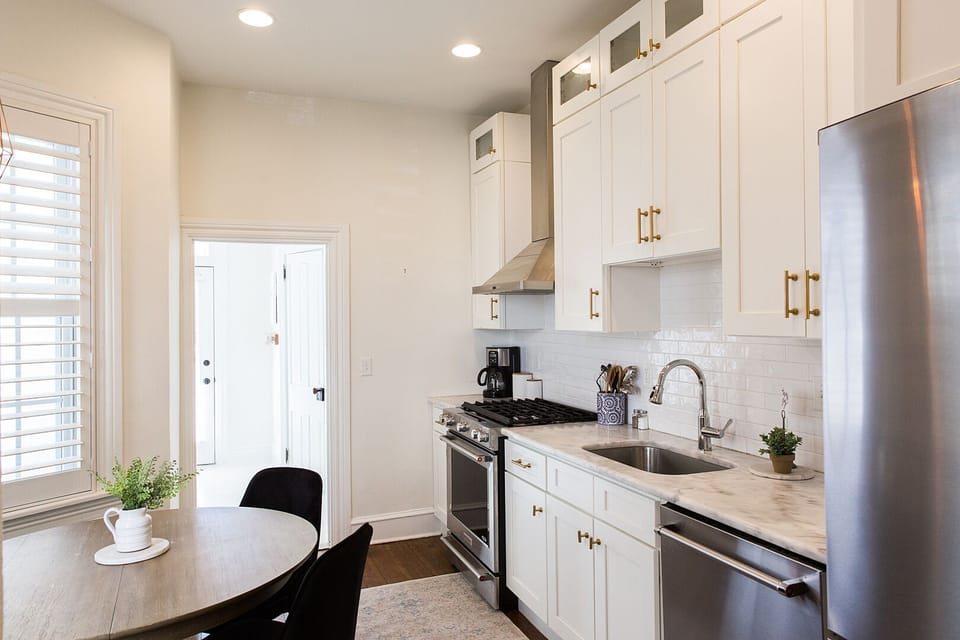 Full size kitchen