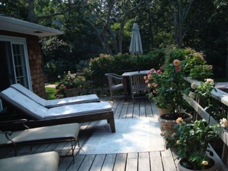 Sun & Outdoor Dining Deck