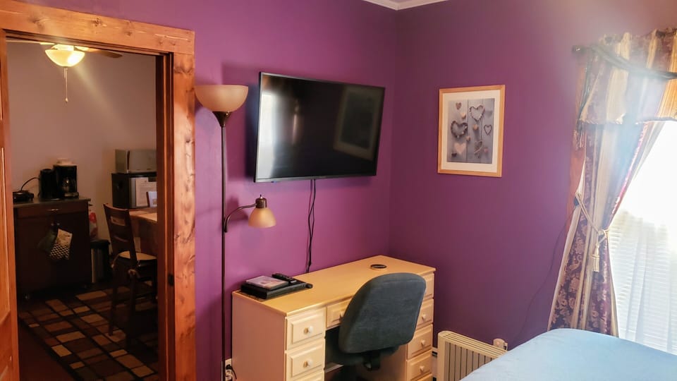 Bedroom (desk, Fire TV, DVD player)