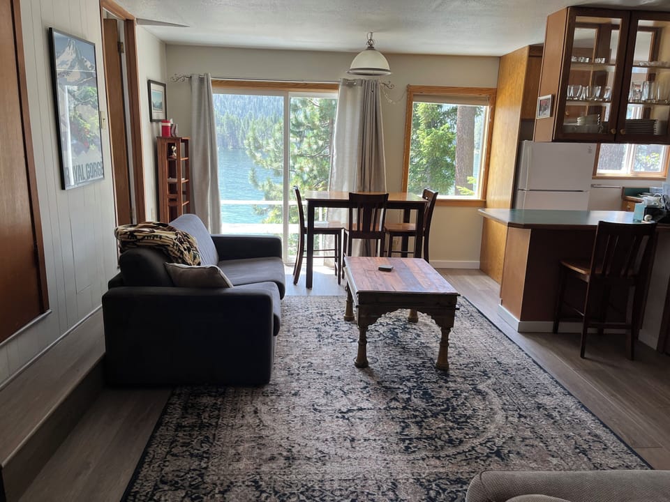 Upper  Unit living room