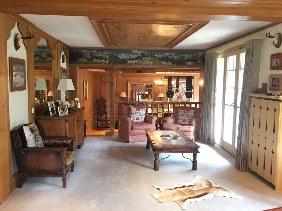 Cosy living space, plush carpet and swiss furniture