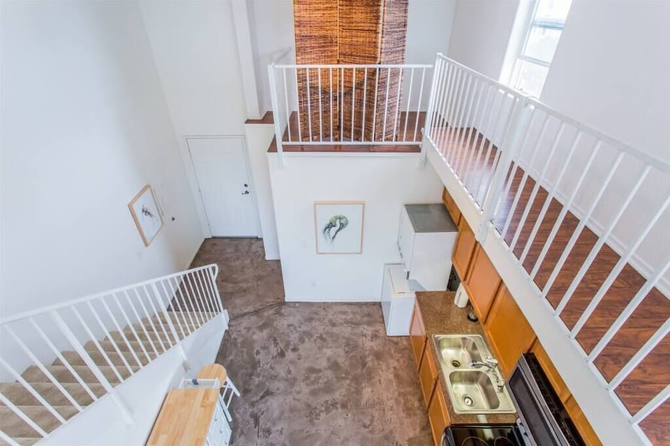 DOWNSTAIRS, ENTRANCE, KITCHEN AND LIVINGROOM AREA