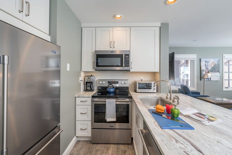 6-Telluride-Etta-Place-101-Kitchen-v12.jpg