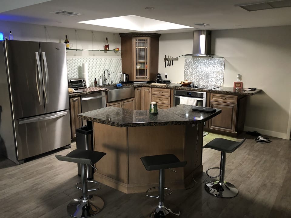 kitchen/dining area