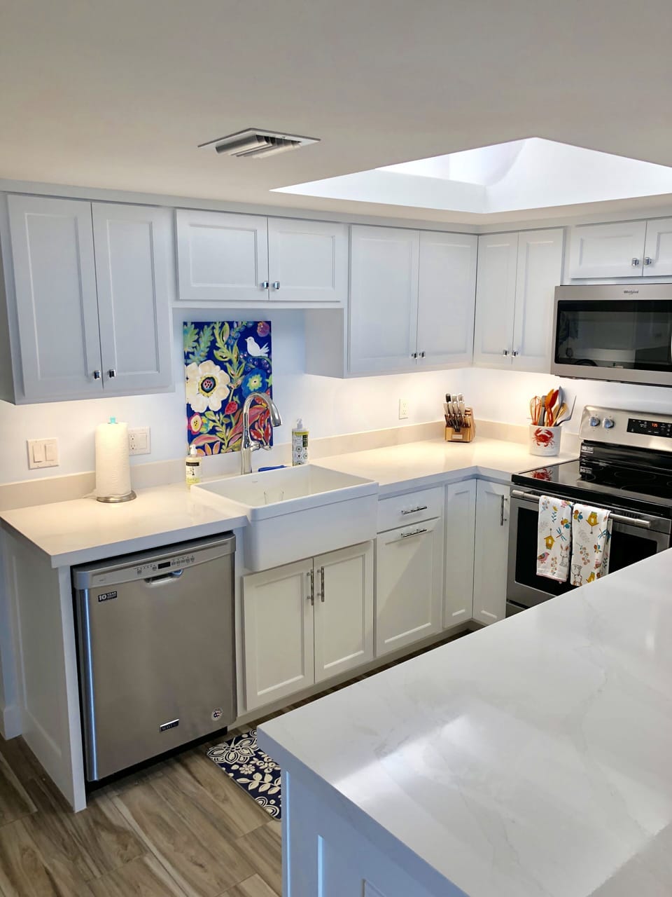 Kitchen with quartz counter tops and stainless appliances