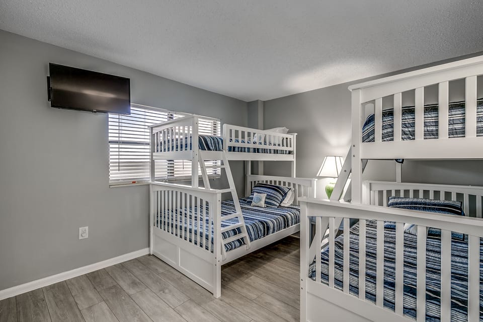 Guest bedroom 2 with two twin-over-full bunks