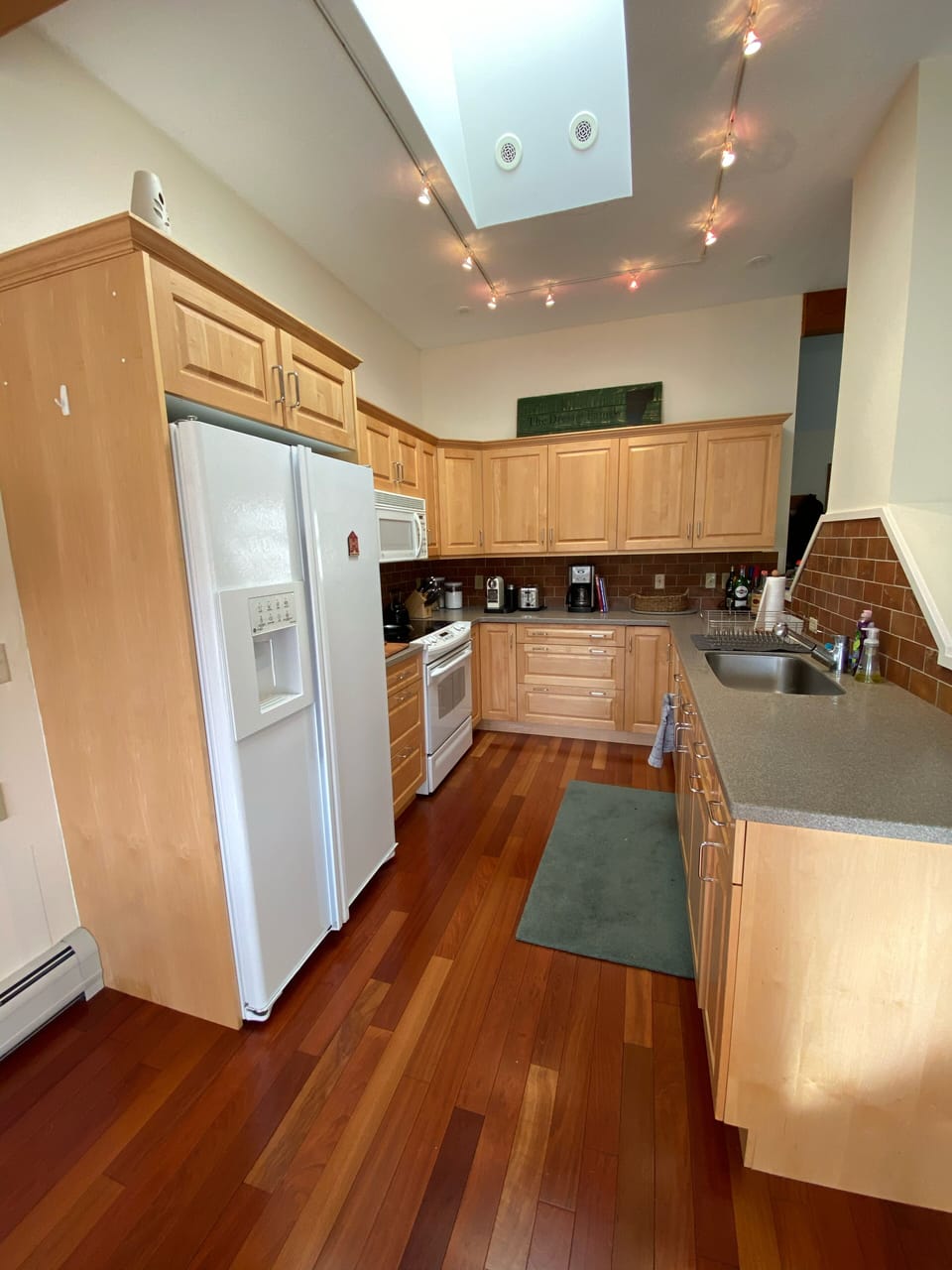 Kitchen (open concept to dining room) 