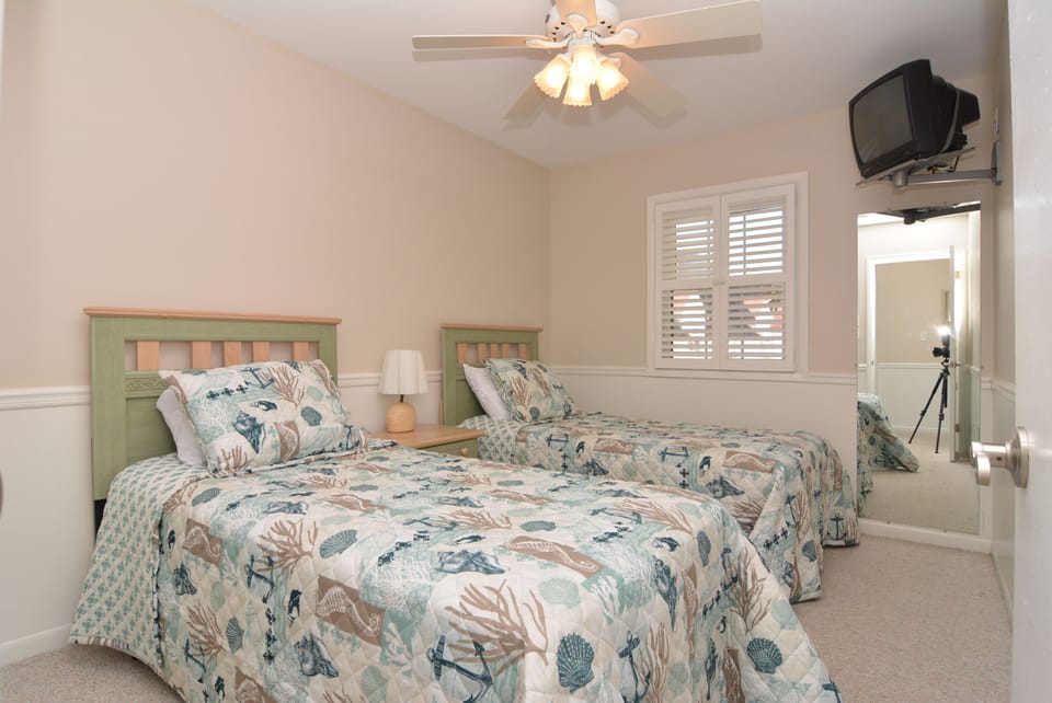 BR # 2: Two Twin Beds