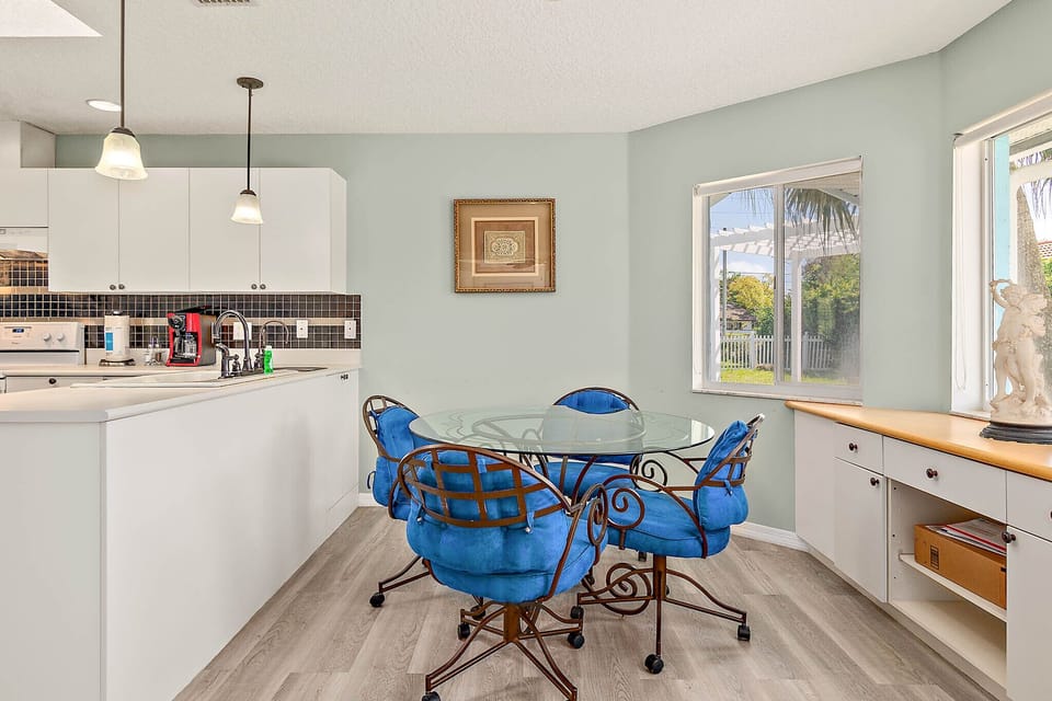 breakfast  area