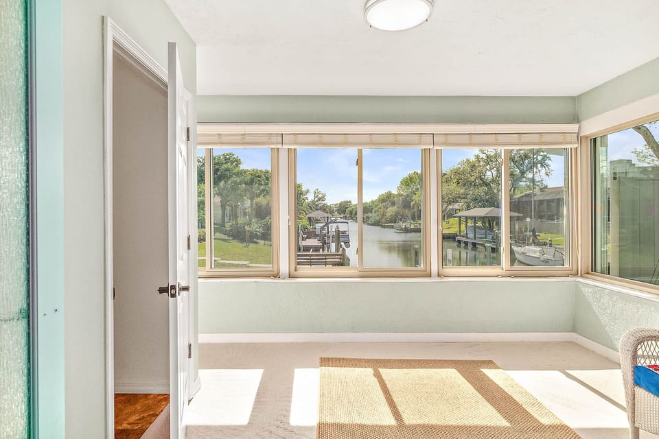 relaxing room over looking the Canal with guest bathroom