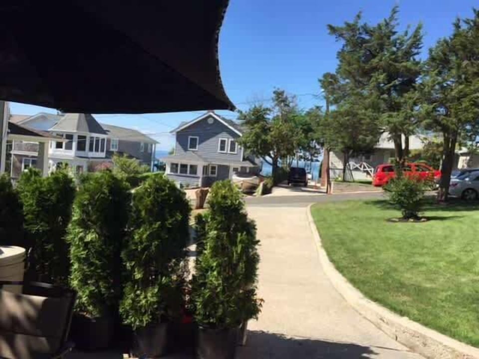 Walkable neighborhood near La Plage and local shops